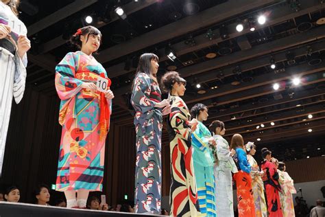 We offer an ever-changing selection of t raditional Japanese Kimono in a wide variety of styles, fabrics, and sizes. . Kimonoparty site